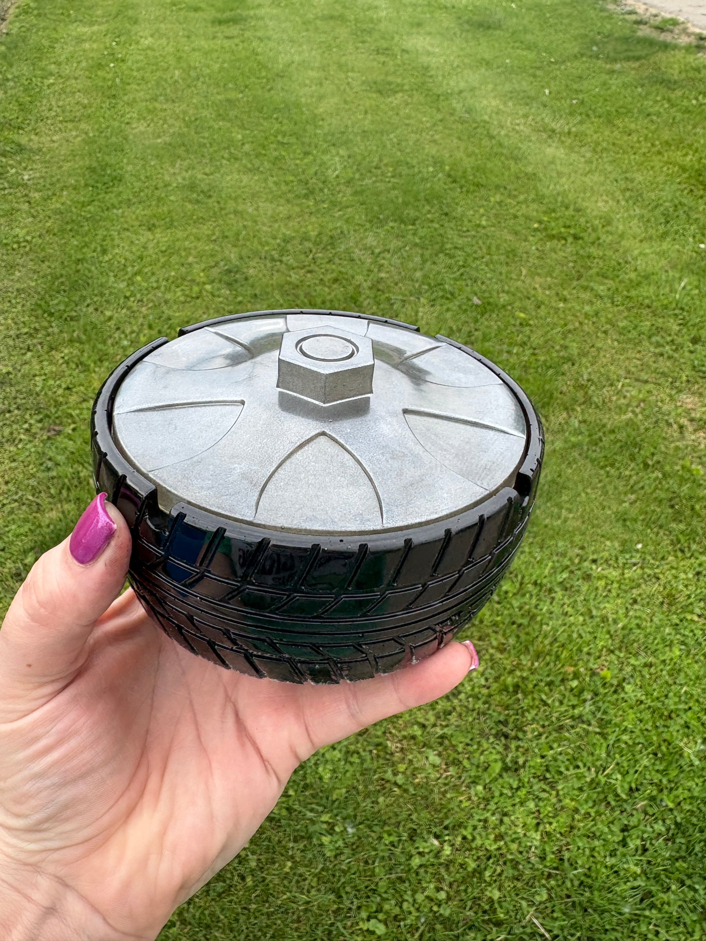 Tire with Hub Lid Ashtray