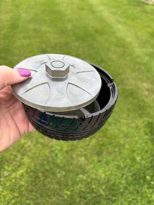 Tire with Hub Lid Ashtray